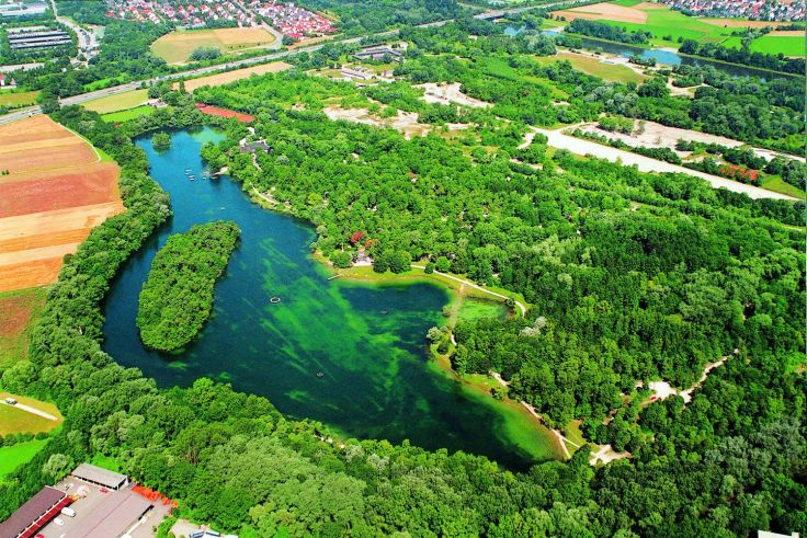 Der Auwaldsee ist circa 50 Hektar groß.