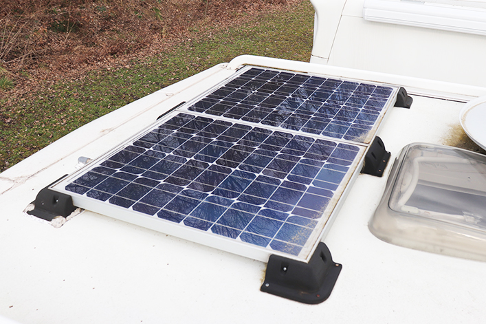 Solarmodul auf dem Fahrzeugdach
