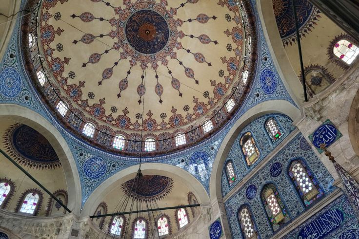 Ein „Wow“ entfährt einem unweigerlich, wenn man eine Moschee (hier die Mehmet Pasha Moschee) betritt.