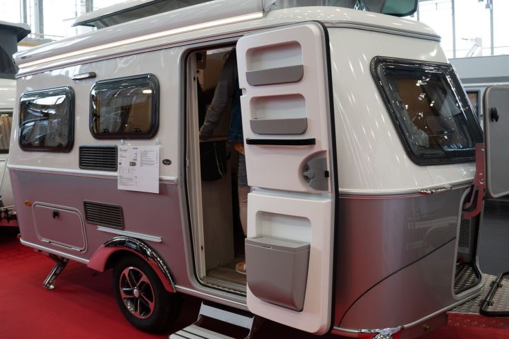 Der Eriba Touring ist ein Kult-Wohnwagen und besticht mit seiner stylischen Optik.