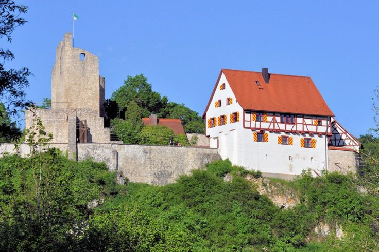 Bei der Burg Derneck, auch Degeneck genannt, handelt es sich um eine Schildmauerburg aus dem 14. Jahrhundert.