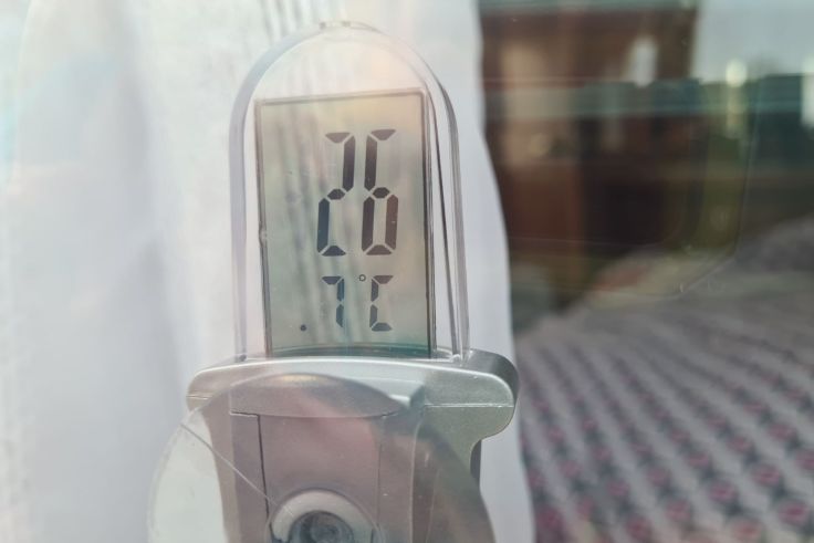 Temperatur Schlafzimmer nach 2 Stunden 26,7 °C