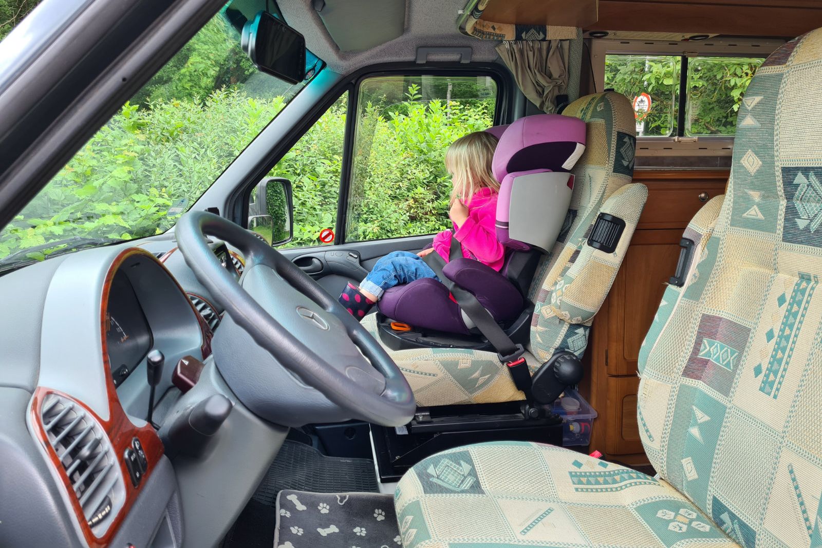 Kindersitz im Wohnmobil richtig befestigen - Technikratgeber