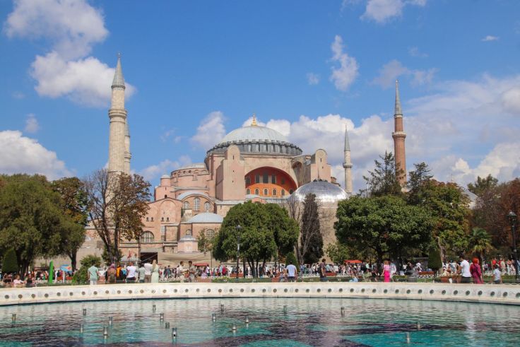 Die Hagia Sophia beeindruckt innen wie außen.