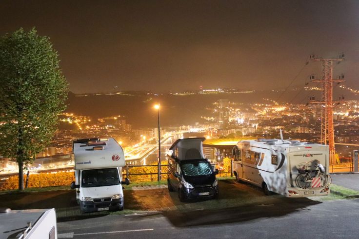 Von unserem Stellplatz in Bilbao hatten wir eine tolle Aussicht auf das Lichtermeer der Stadt.