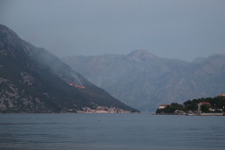 Entlang der Bucht von Kotor gab es viele Waldbrände.