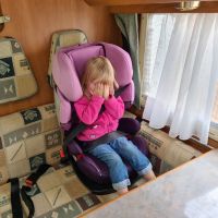 Kindersitz im Wohnmobil richtig befestigen