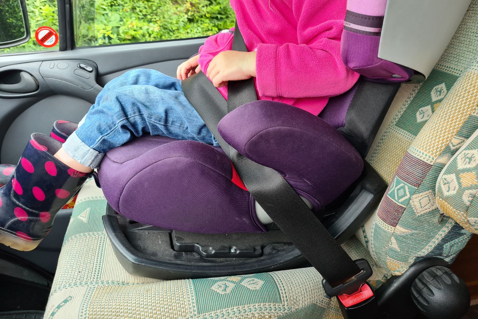 Kindersitz im Wohnmobil richtig befestigen - Technikratgeber