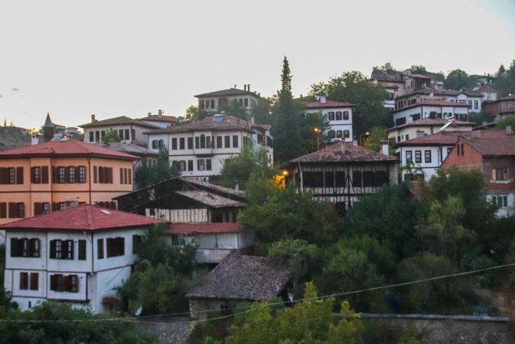 Die Häuser in osmanischer Bauweise prägen das Bild der Stadt.